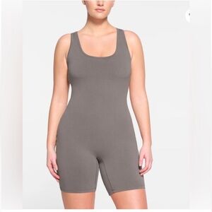 NWT SKIMS OUTDOOR MID THIGH ONESIE